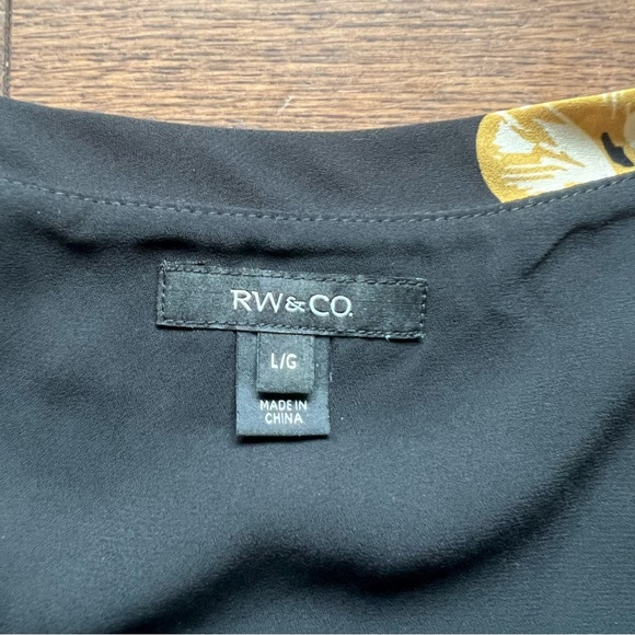 ✨50% OFF✨ RW&CO Shirt - Picture 9 of 11